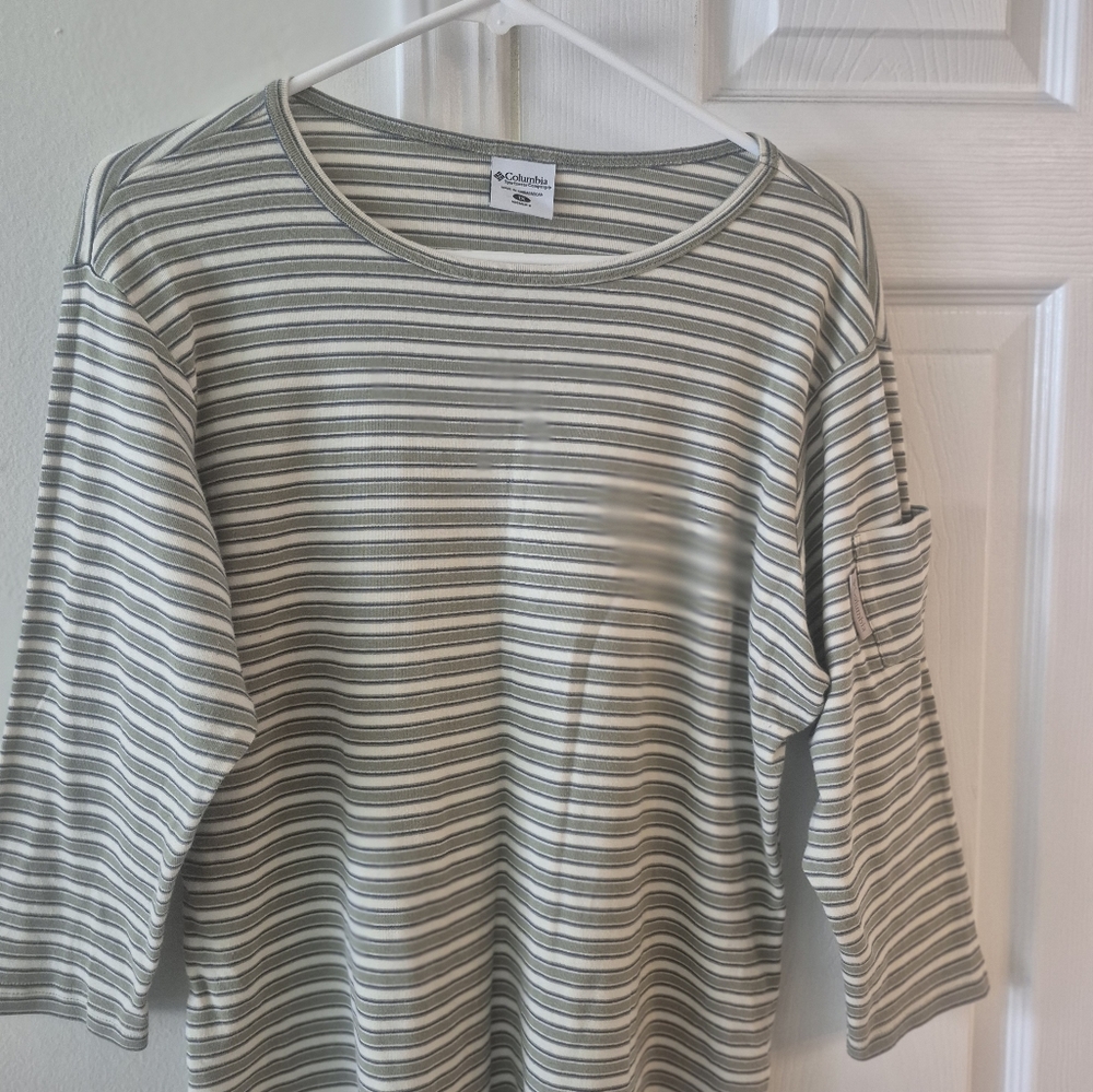 Columbia Women's Top in XL